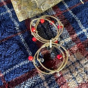 Costume jewelry very elegant. Small/medium size wrist.